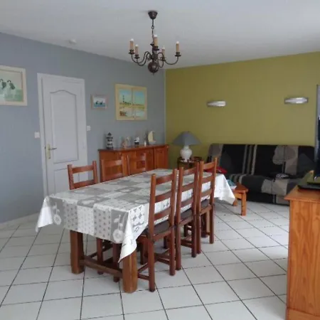 Holiday home Charmante Maison De Plain-pied Avec Jardinet Clos Et Garage, A - Fr-1-672-16