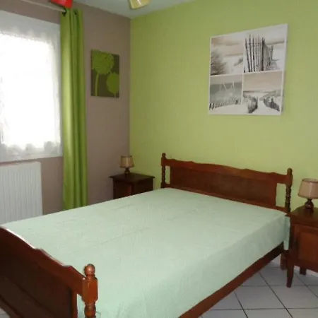 Charmante Maison De Plain-pied Avec Jardinet Clos Et Garage, A - Fr-1-672-16 *