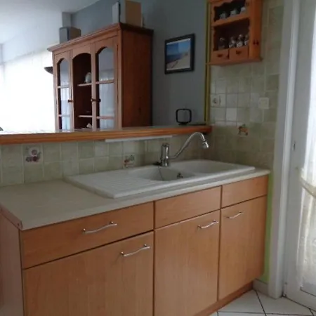 Holiday home Charmante Maison De Plain-pied Avec Jardinet Clos Et Garage, A - Fr-1-672-16