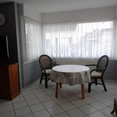 Holiday home Charmante Maison De Plain-pied Avec Jardinet Clos Et Garage, A - Fr-1-672-16